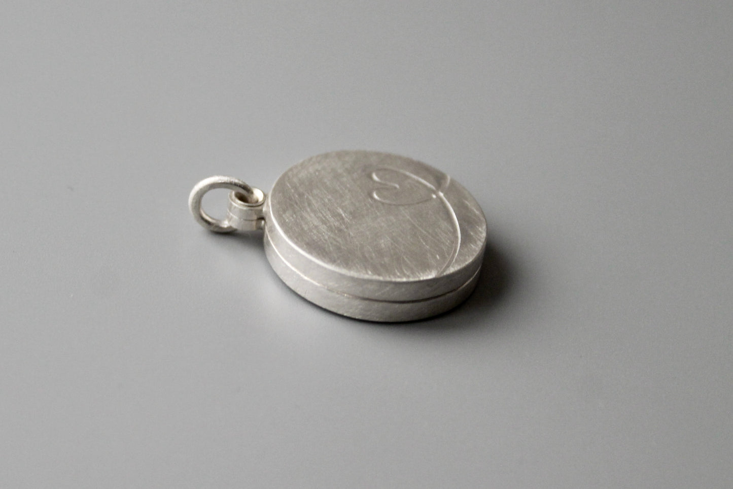 romantisches Medaillon für zwei Fotos mit Herz aus Sterling Silber