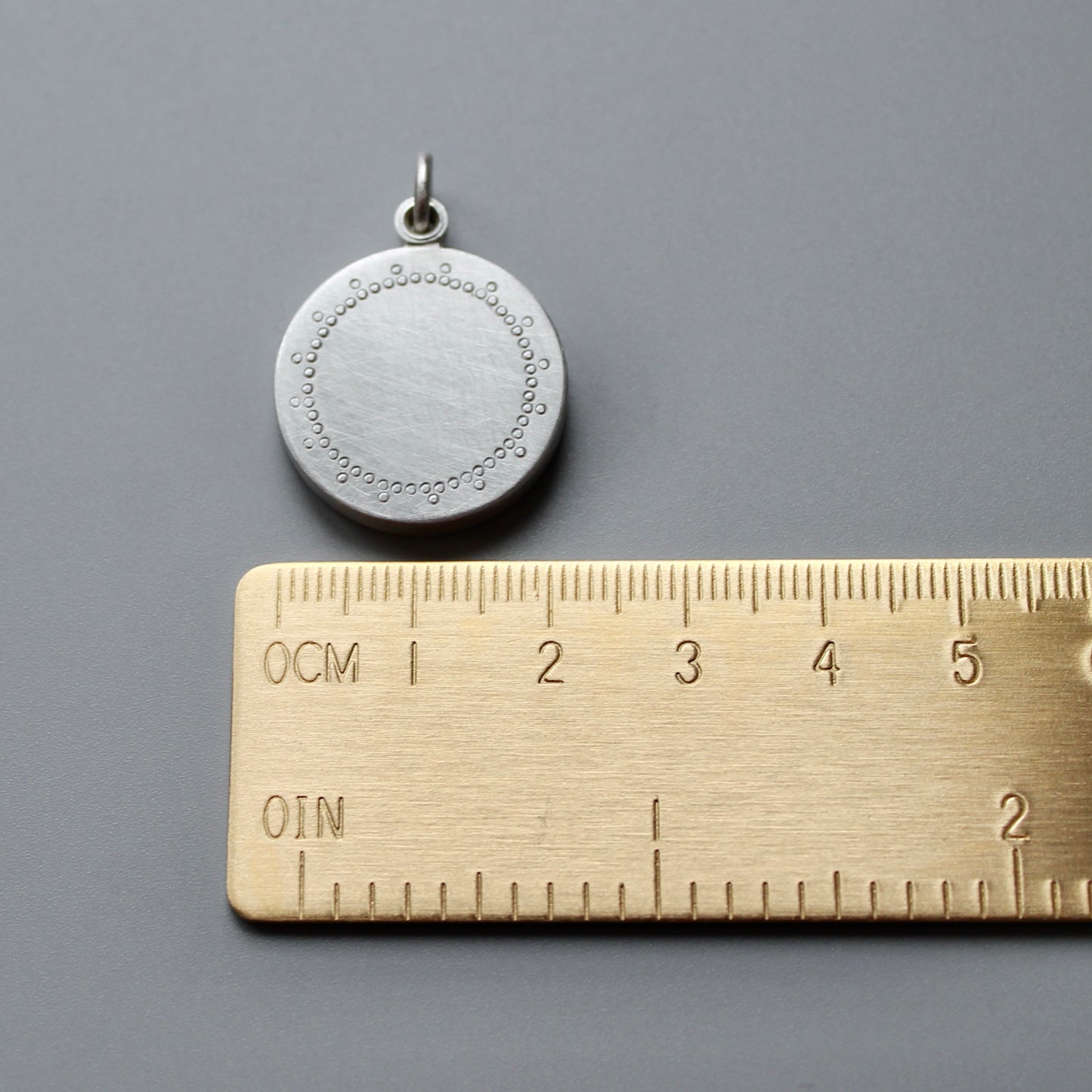 schlichtes Medaillon für ein Foto aus Sterling Silber Spitze