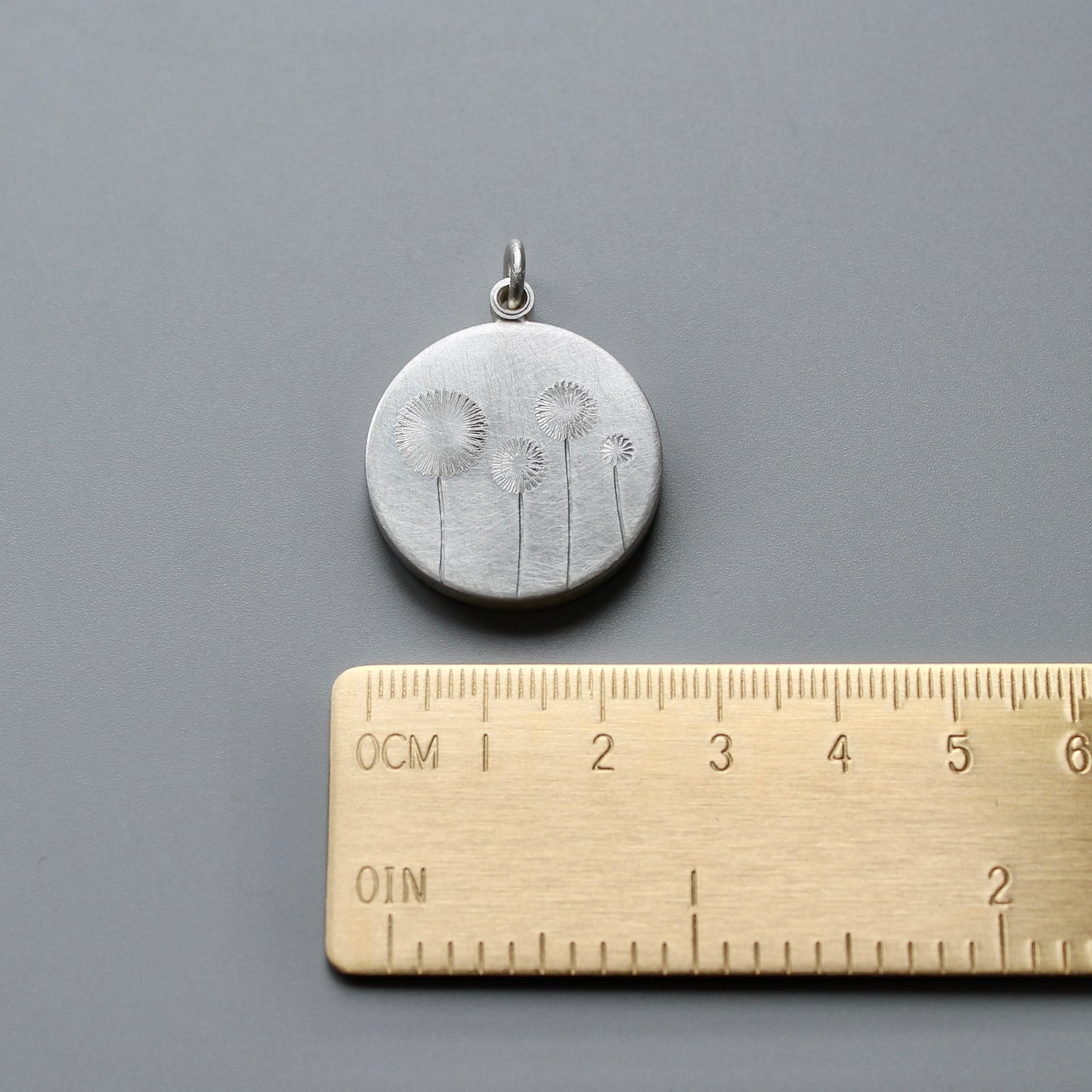 zartes Fotomedaillon mit vier Pusteblumen aus Sterling Silber