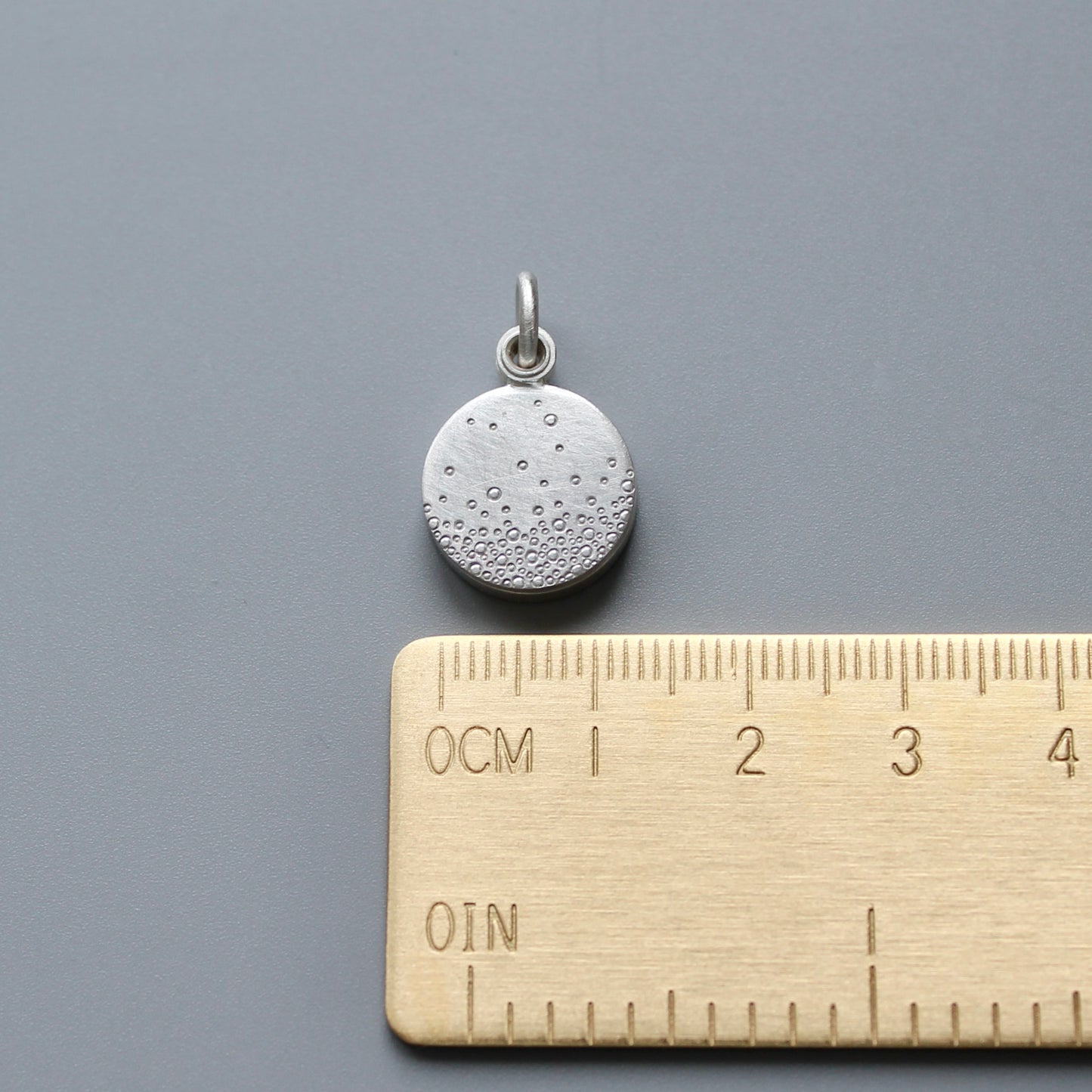 kleines Medaillon für ein Foto aus Sterling Silber mit Luftblasen