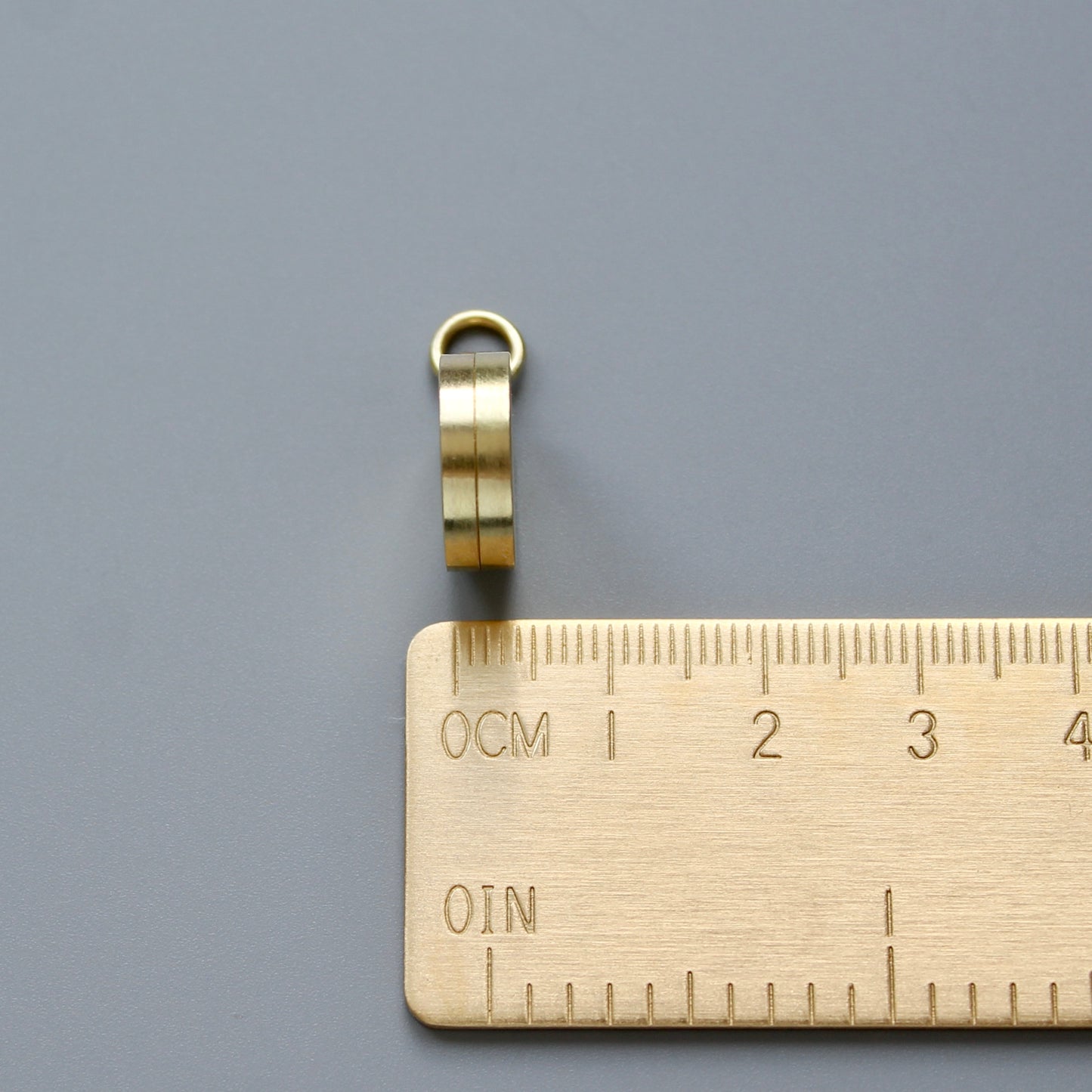 elegantes Medaillon für zwei Fotos aus 750/000 Gold mit Sternennacht Design