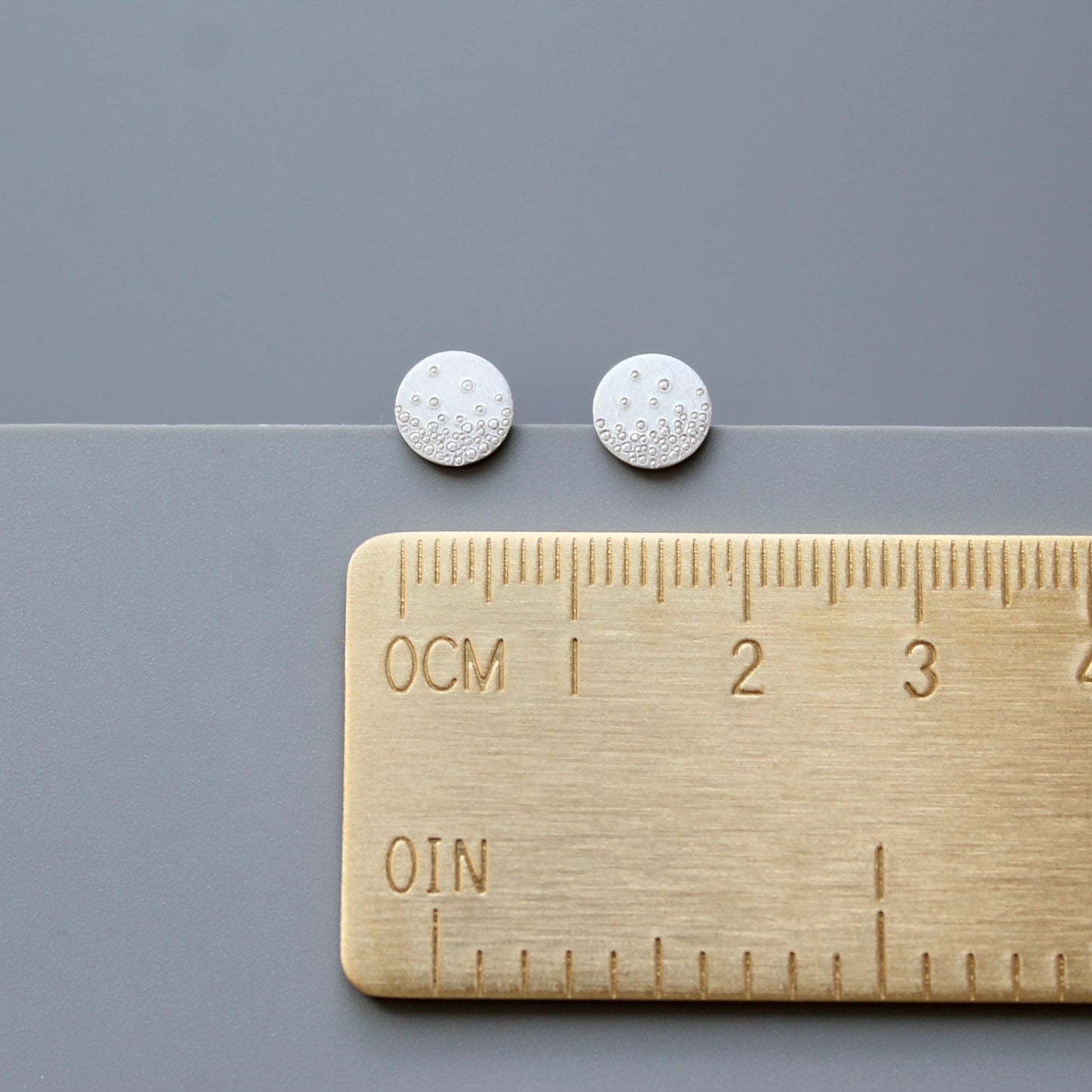 minimalistische Ohrstecker aus Sterling Silber mit Bubbles Design