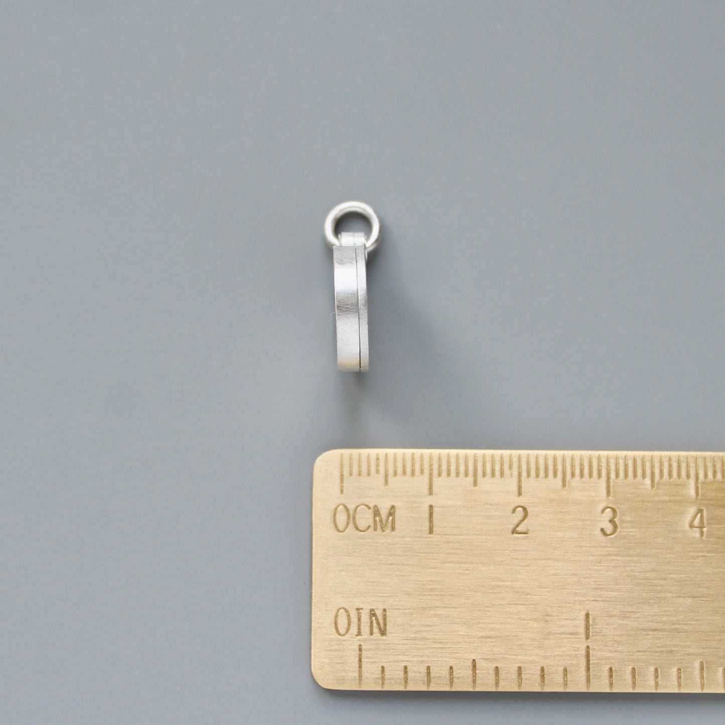 schlichtes Medaillon für ein Foto mit Strahlenkranz in Sterling Silber