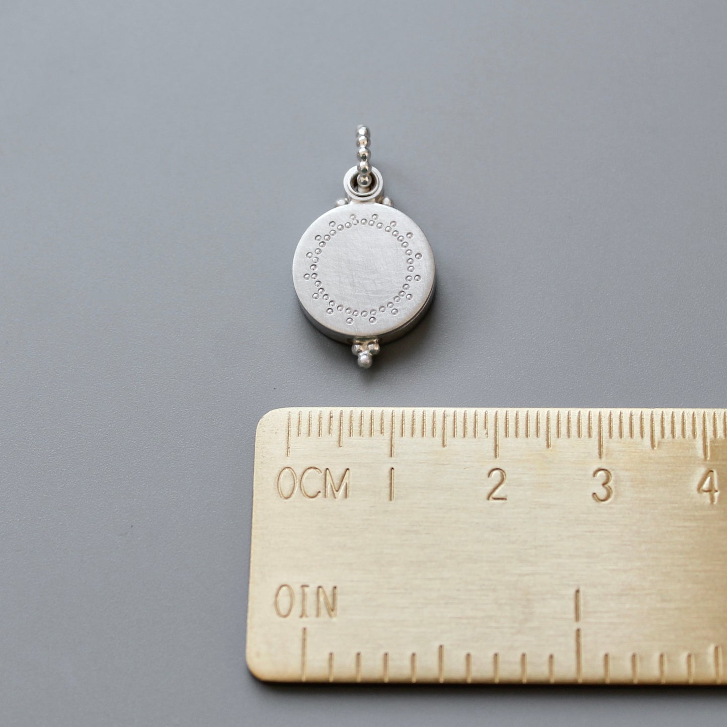 kleines, schlichtes Medaillon für ein Foto aus Sterling Silber