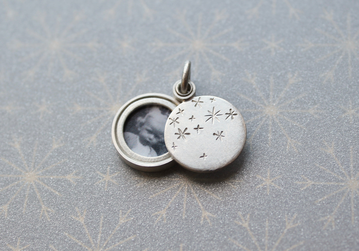 romantisches Sterne Medaillon für ein kleines Foto aus Sterling Silber