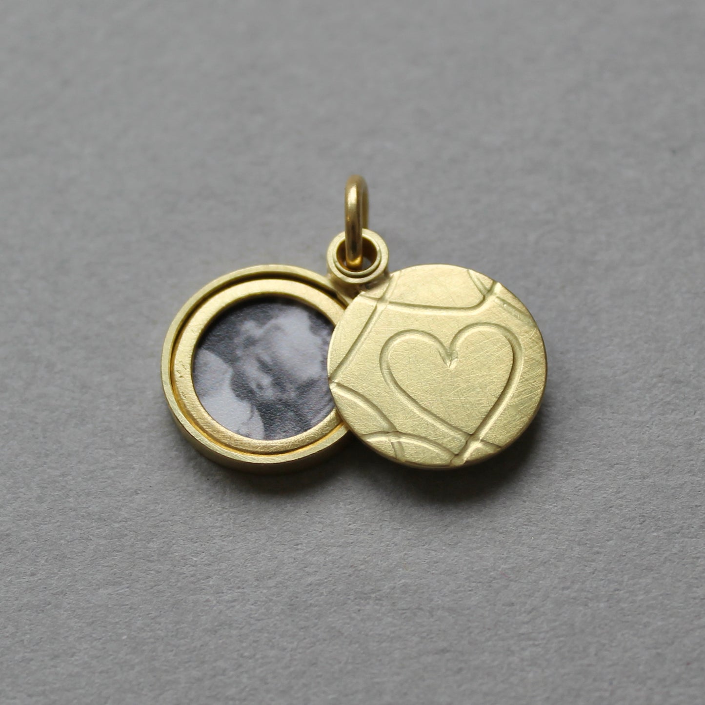 Foto Medaillon Herz aus 750er Gold – Schmuck für Partnerin, Ehefrau, Freundin