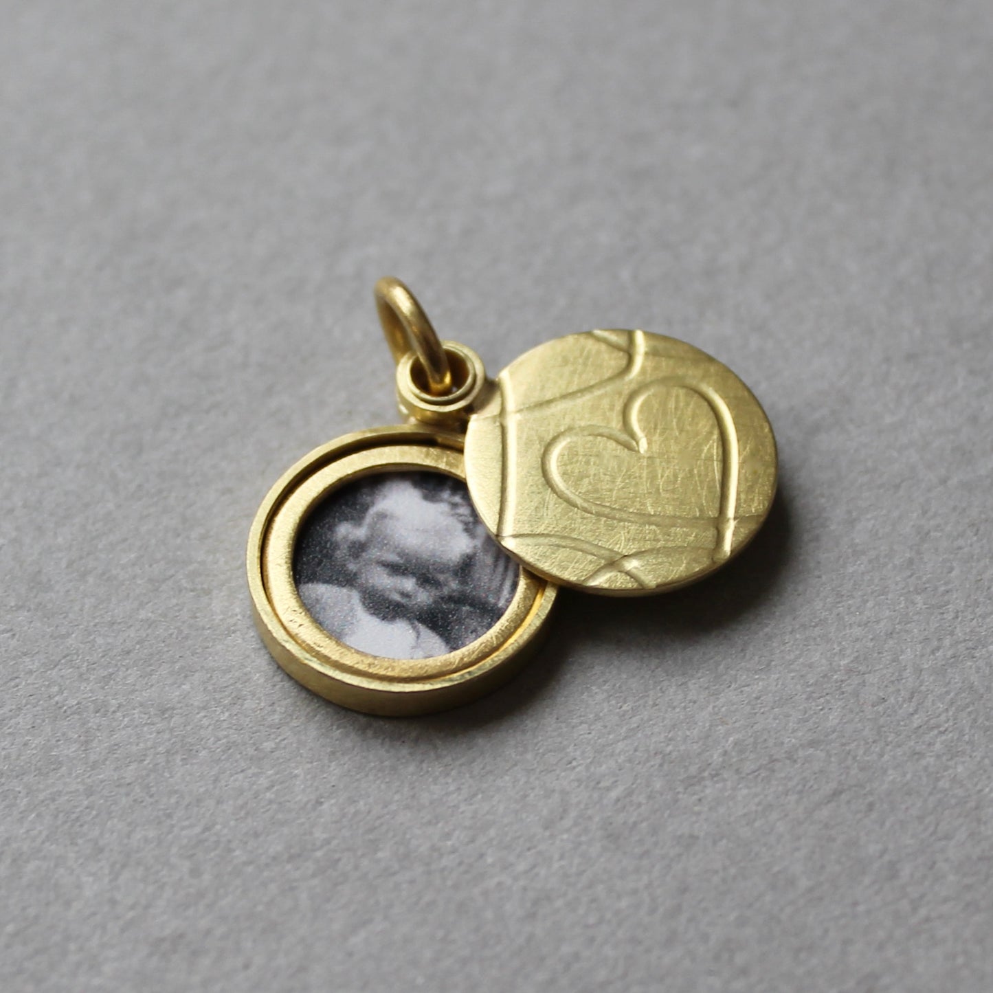 Foto Medaillon Herz aus 750er Gold – Schmuck für Partnerin, Ehefrau, Freundin