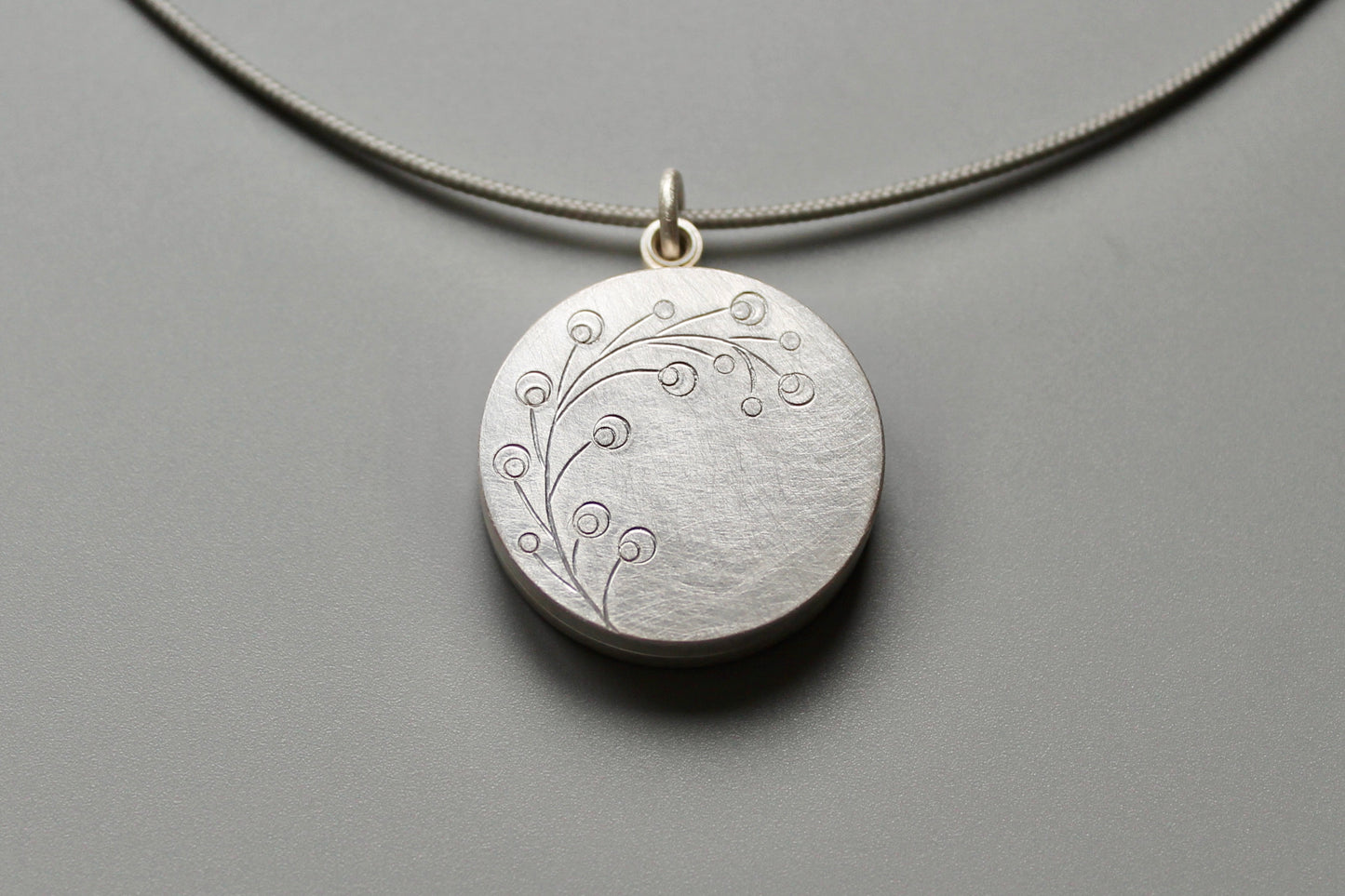 romantisches Medaillon Sterling Silber für zwei Fotos mit floralem Design
