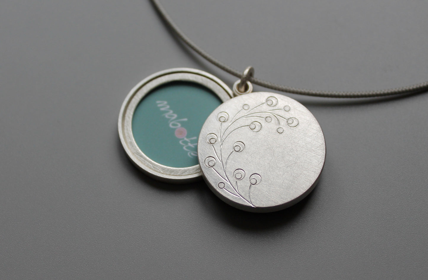 romantisches Medaillon Sterling Silber für zwei Fotos mit floralem Design