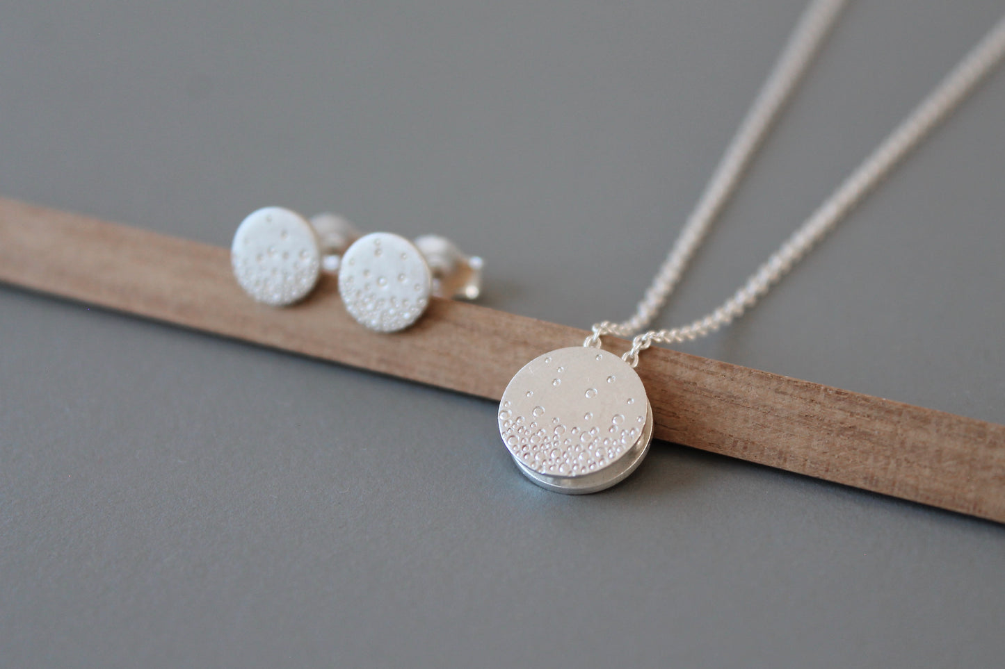 minimalistische Ohrstecker aus Sterling Silber mit Bubbles Design