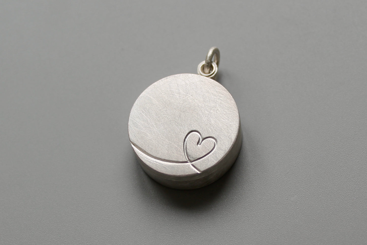 romantisches Medaillon für zwei Fotos mit Herz aus Sterling Silber