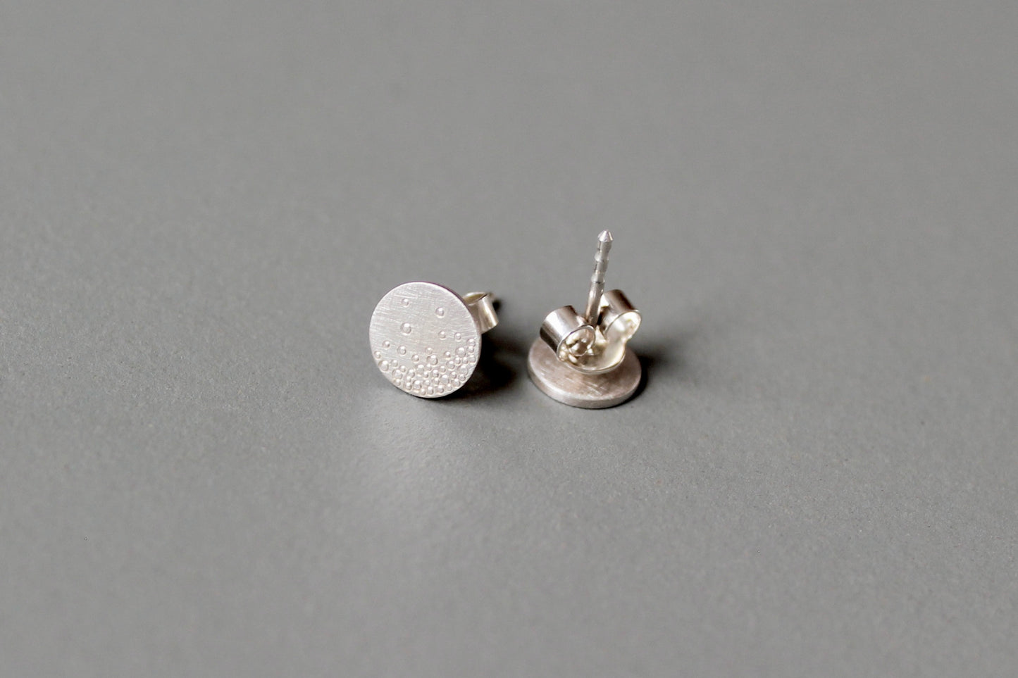 minimalistische Ohrstecker aus Sterling Silber mit Bubbles Design