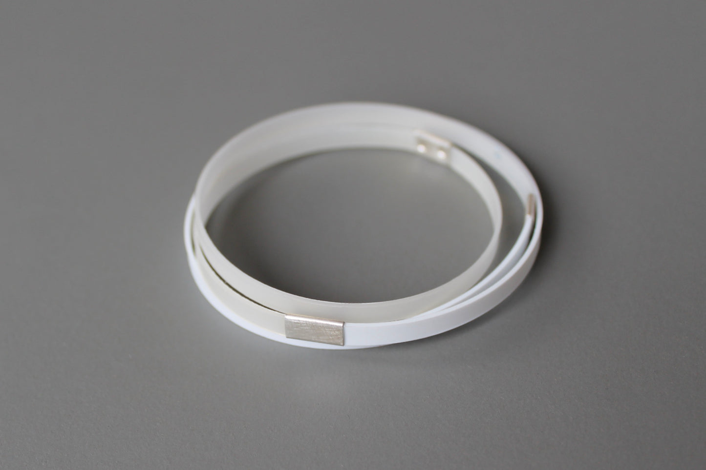 elegantes Armband uas Sterling Silber und Polypropylen