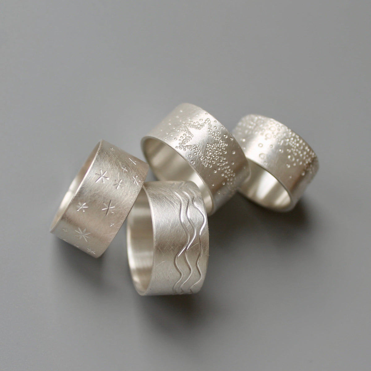 breiter Bandring aus Sterling Silber mit Sternschnuppe
