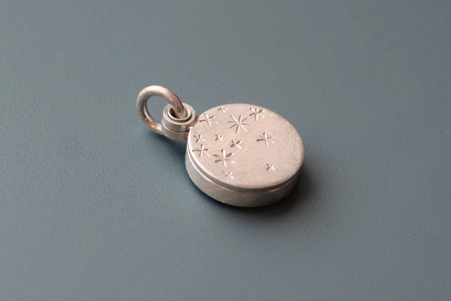 kleines romantisches Medaillon aus Sterling Silber mit Sternennacht