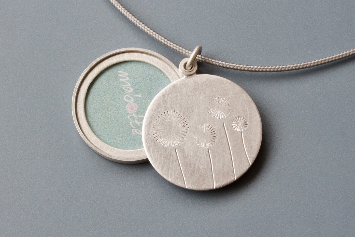 zartes Fotomedaillon mit vier Pusteblumen aus Sterling Silber
