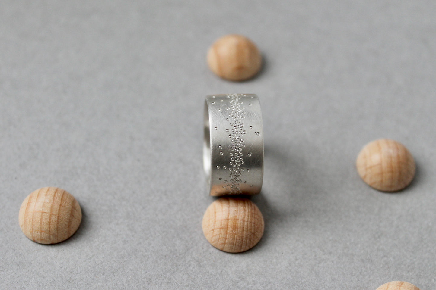 breiter Bandring aus Sterling Silber mit Sternschnuppe