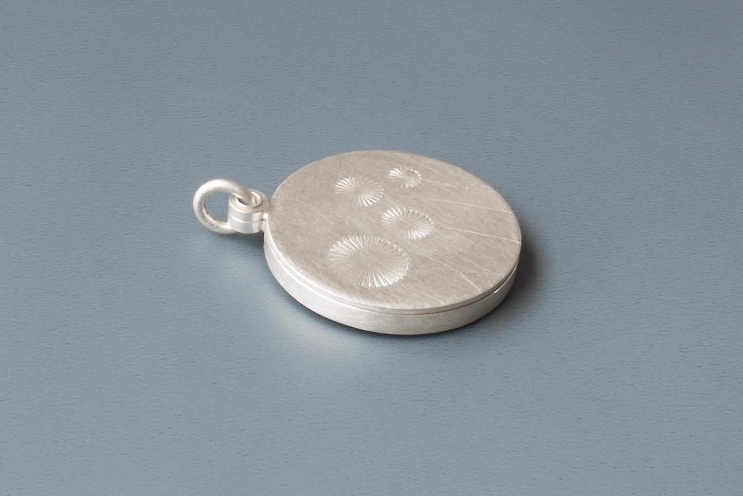zartes Fotomedaillon mit vier Pusteblumen aus Sterling Silber