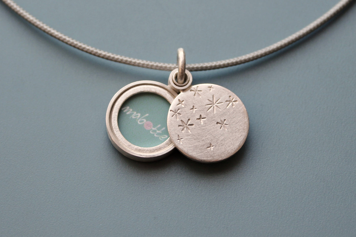 kleines romantisches Medaillon aus Sterling Silber mit Sternennacht