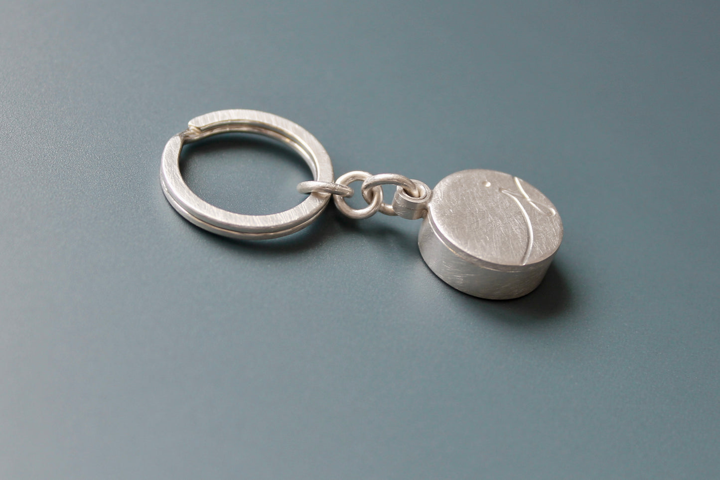 kleiner Schlüsselanhänger aus Sterling Silber mit Wunschinitiale