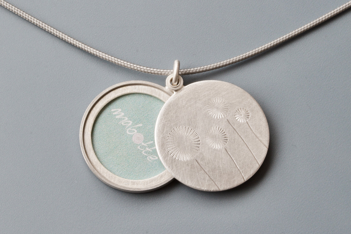 zartes Fotomedaillon mit vier Pusteblumen aus Sterling Silber