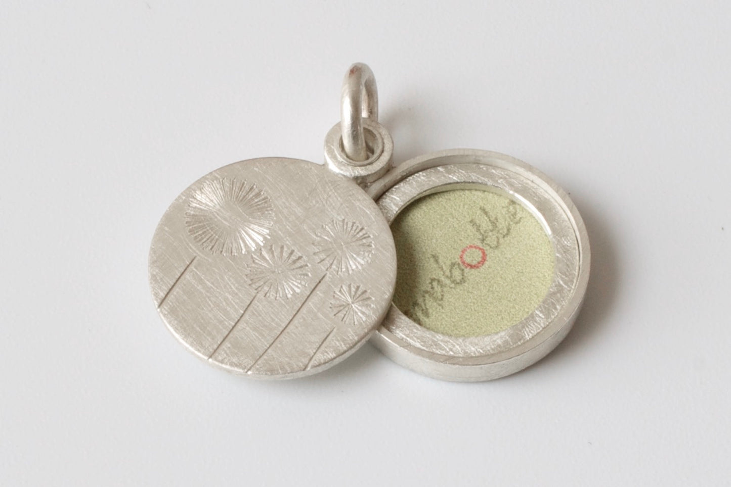 zierliches Medaillon mit vier Pusteblumen aus Sterling Silber