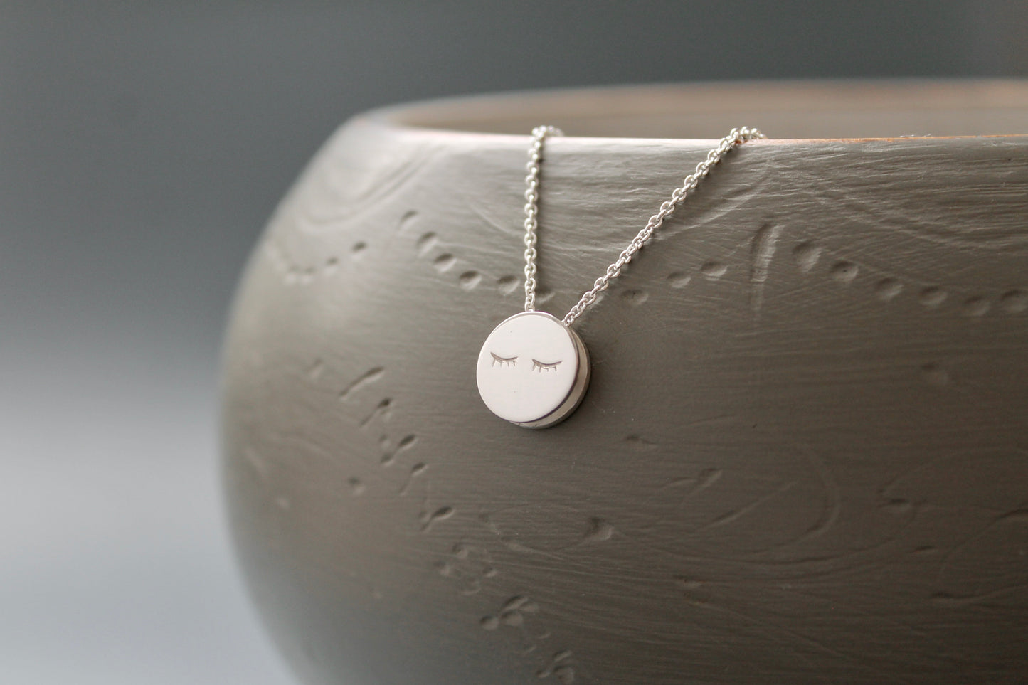 aussergewöhnliches Collier aus Sterling Silber mit Wendeanhänger Augen
