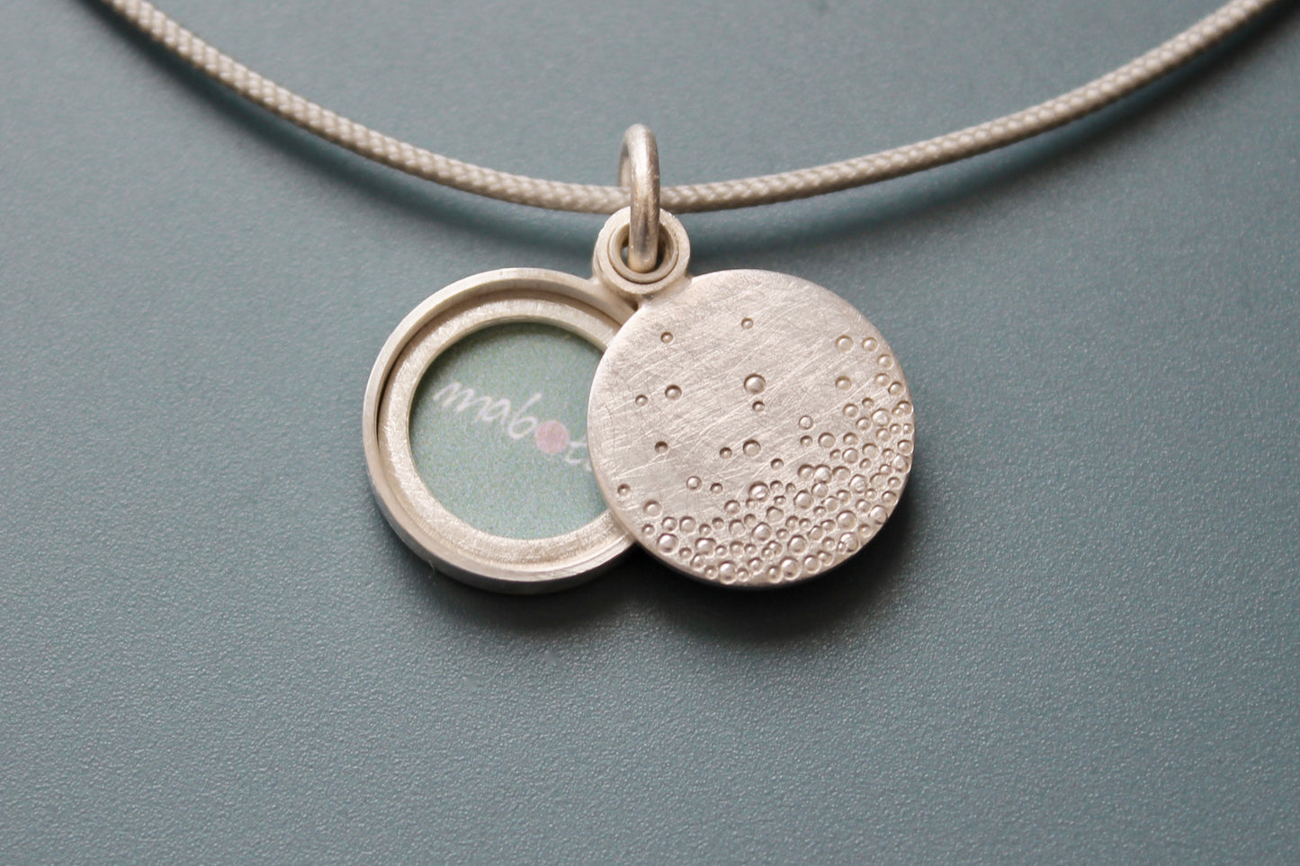 kleines Medaillon für ein Foto aus Sterling Silber mit Luftblasen