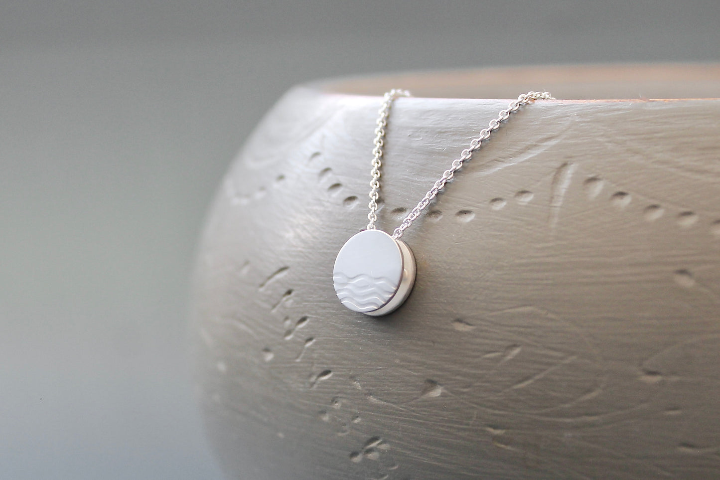 maritime Silberkette mit doppelseitigem Anhänger Wellen