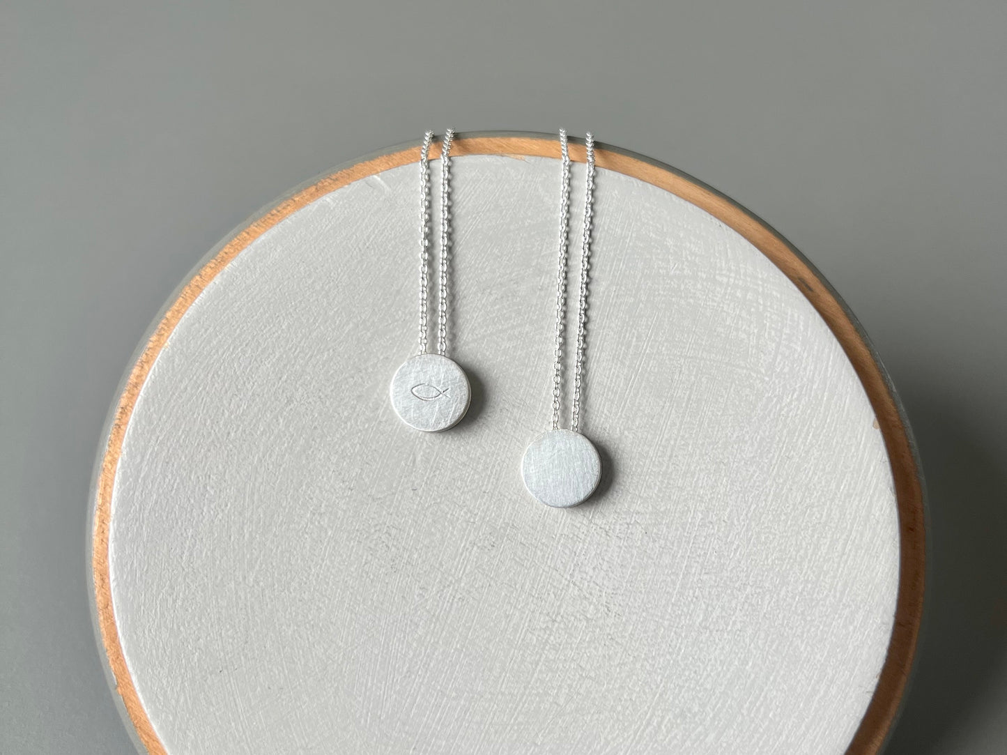 minimalistische Kette aus Sterling Silber mit Fisch-Symbol