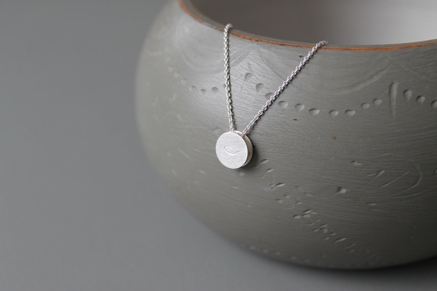 minimalistische Kette aus Sterling Silber mit Fisch-Symbol