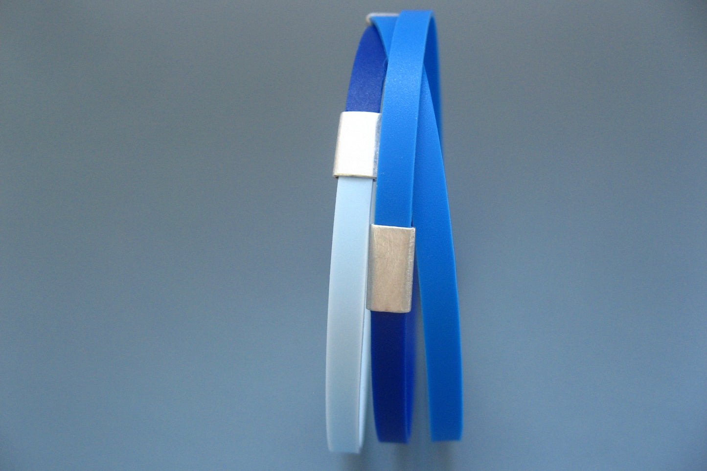 maritimes Wickelarmband in verschiedenen Blautönen