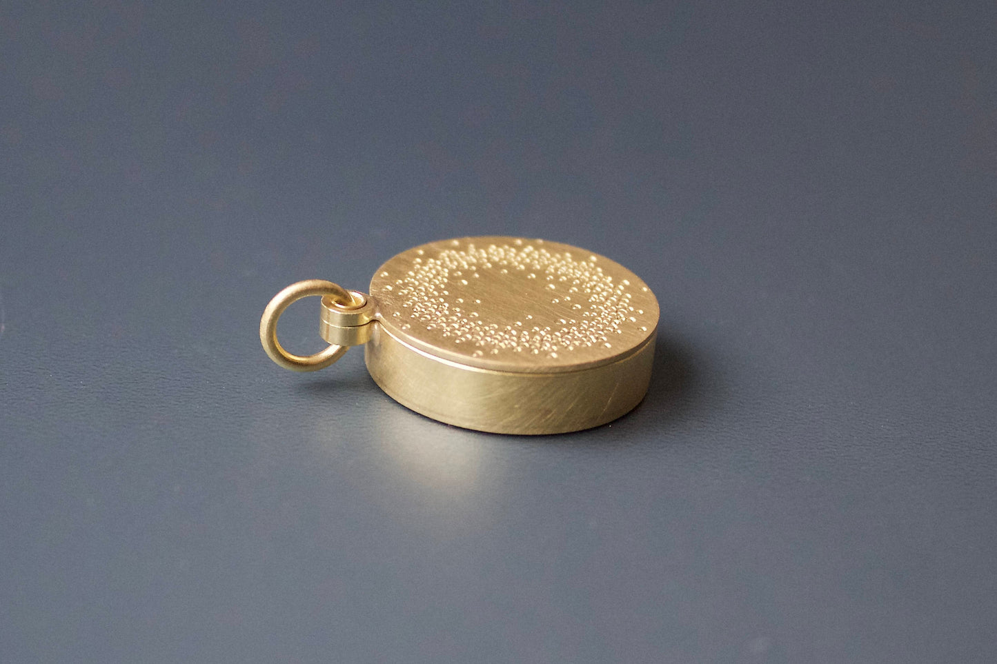 einzigartiges Medaillon Sonne Mond und Sterne aus 750/000 Gelbgold