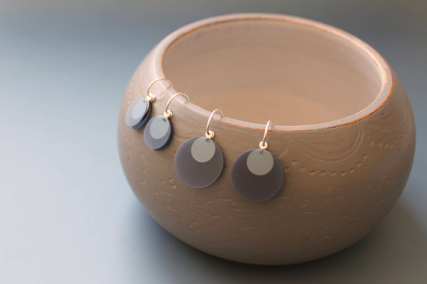 elegante Ohrhänger Sterling Silber Kunststoff Grau