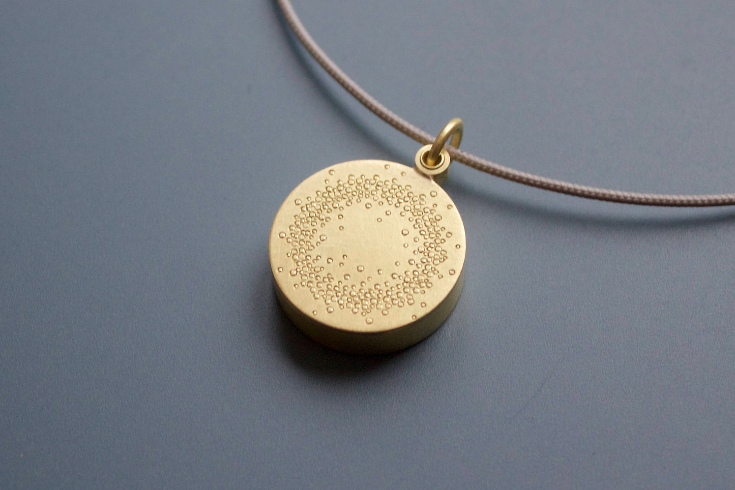 einzigartiges Medaillon Sonne Mond und Sterne aus 750/000 Gelbgold