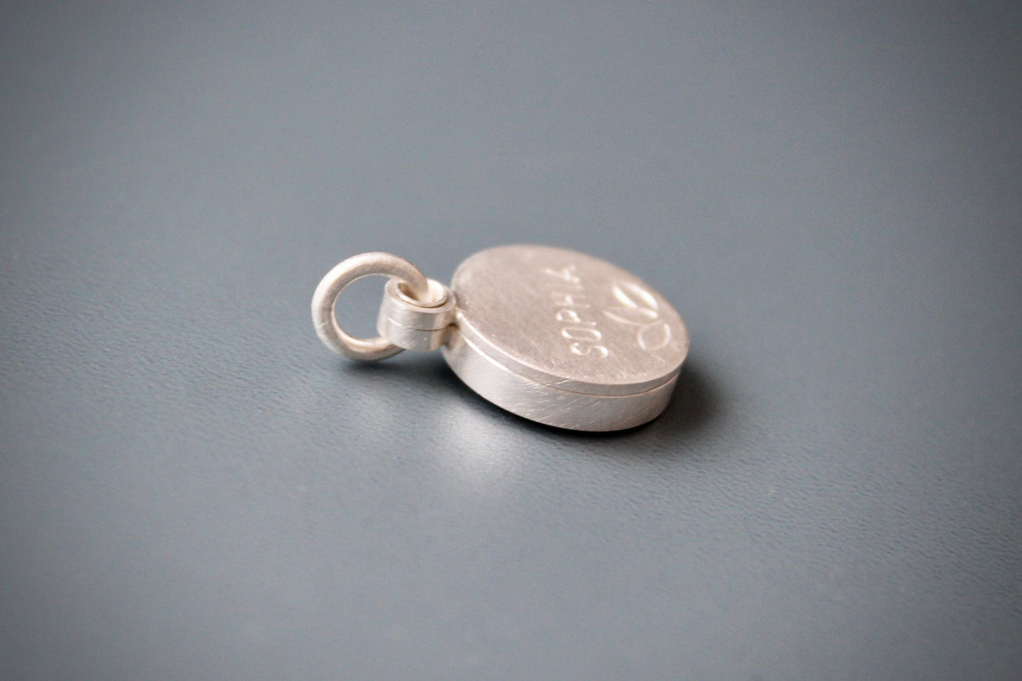 kleines Medaillon für ein Foto aus Silber mit Wunschnamen