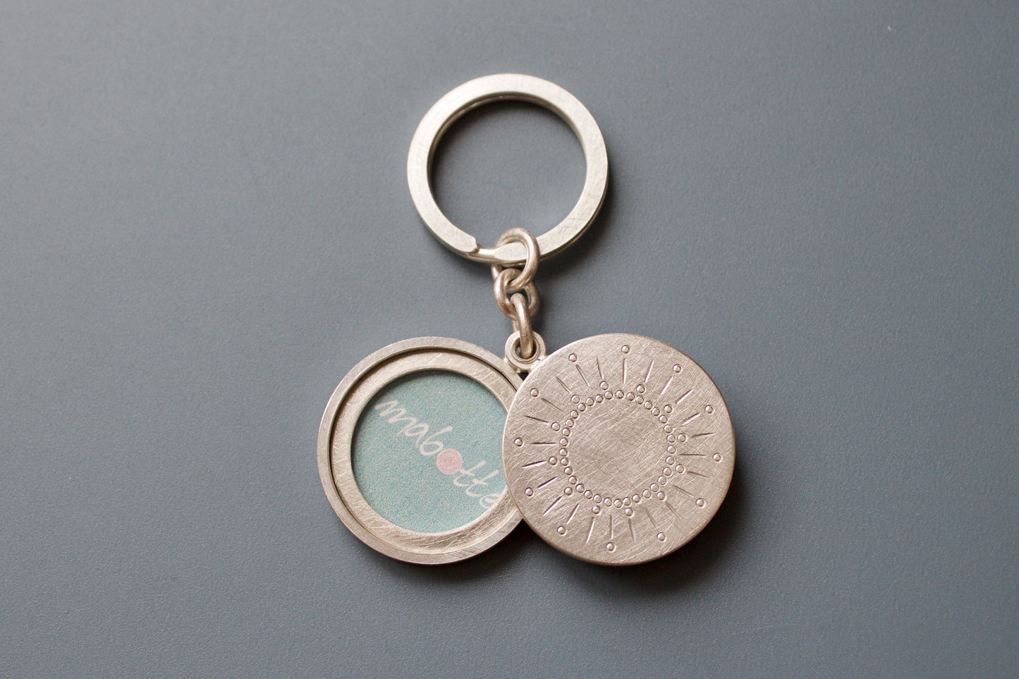 Medaillon Schlüsselanhänger aus massivem Sterlingsilber mit Sonne