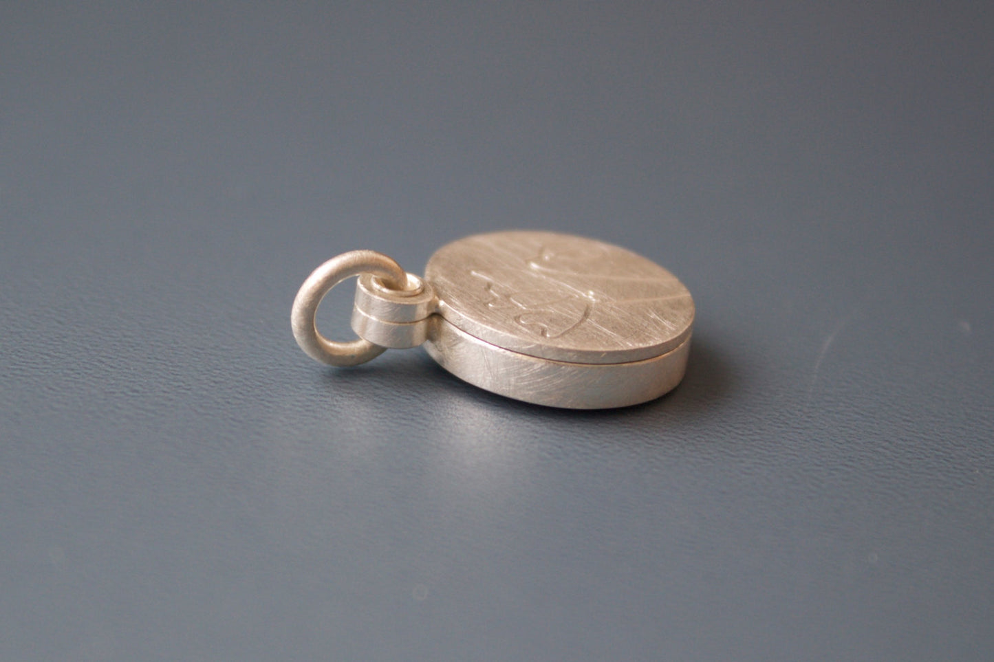 unique floral locket for one picture with poppies in sterling silver