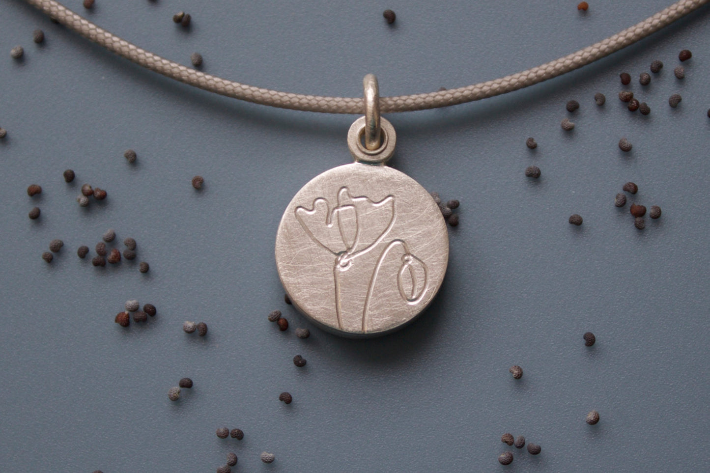 unique floral locket for one picture with poppies in sterling silver