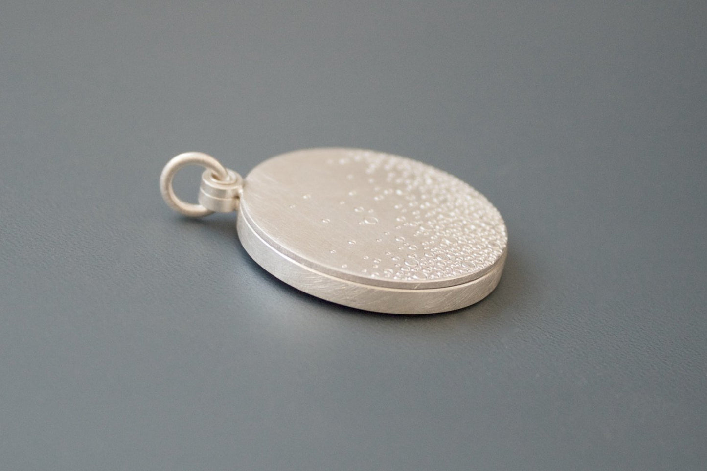 modernes Medaillon für ein Foto aus Sterling Silber mit Luftblasen