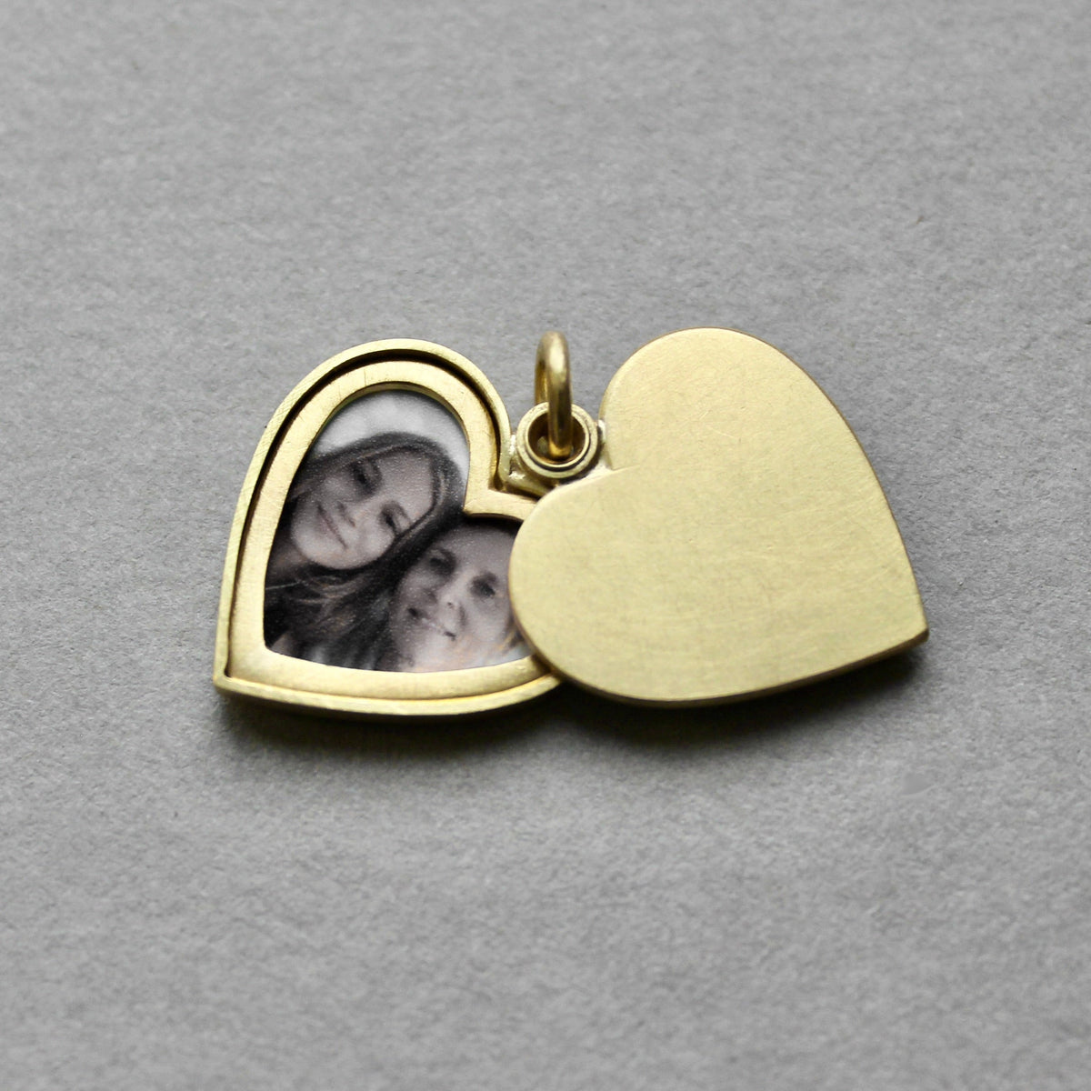 gift ideas anniversary: your story to wear