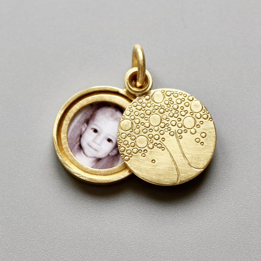 small family tree photo locket in solid 18ct gold