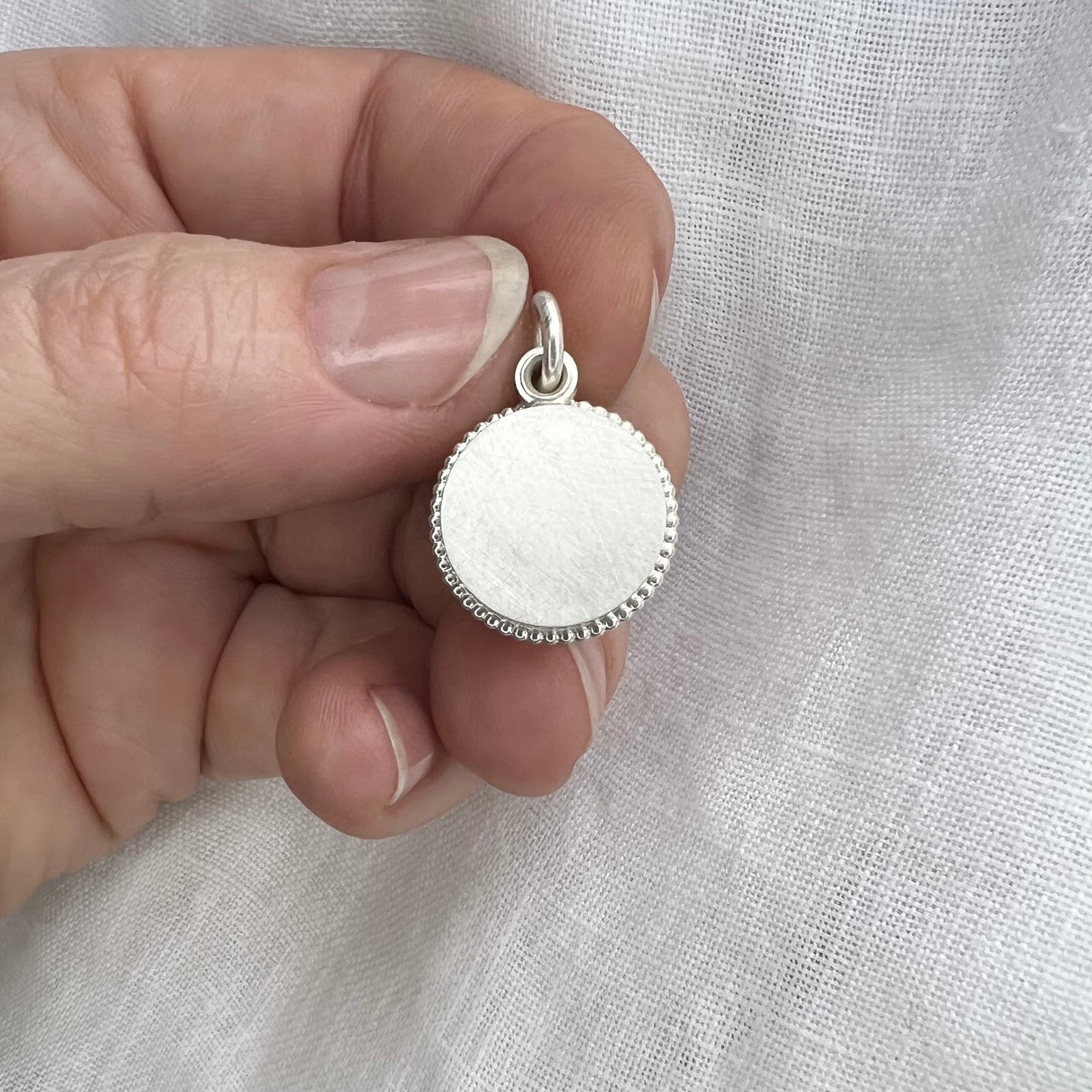 Fotomedaillon aus Sterling Silber mit Rahmen aus Silberperlen Sonderedition