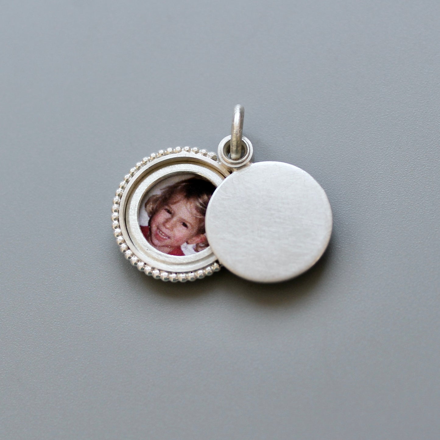 small photo locket with pearl wire frame special edition