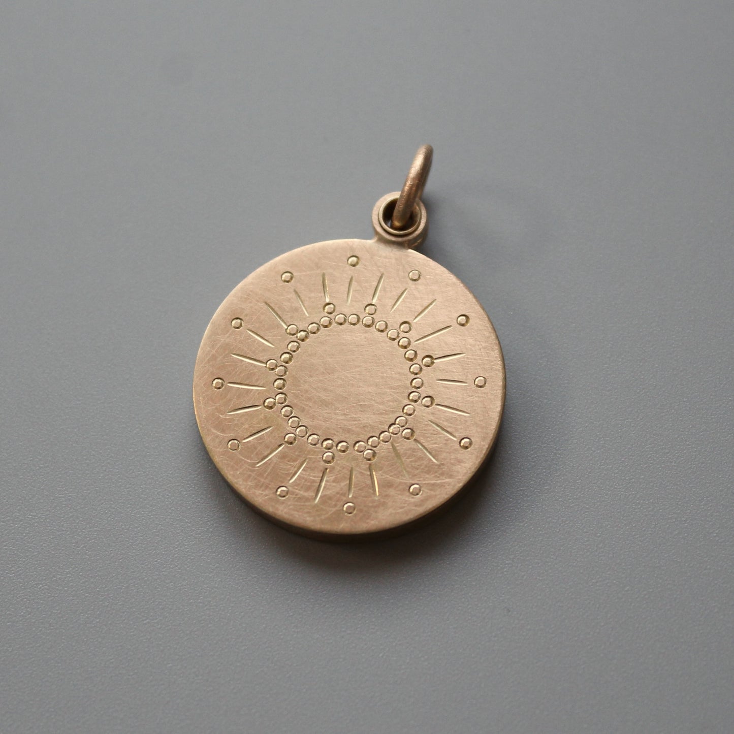 edles Fotomedaillon mit Sonne aus 750/000 Roségold