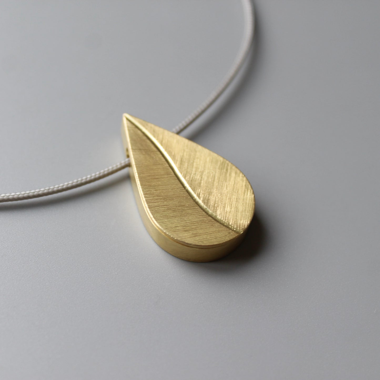 leaf necklace gold –floating charm locket in teardrop shape 18 carat yellow gold
