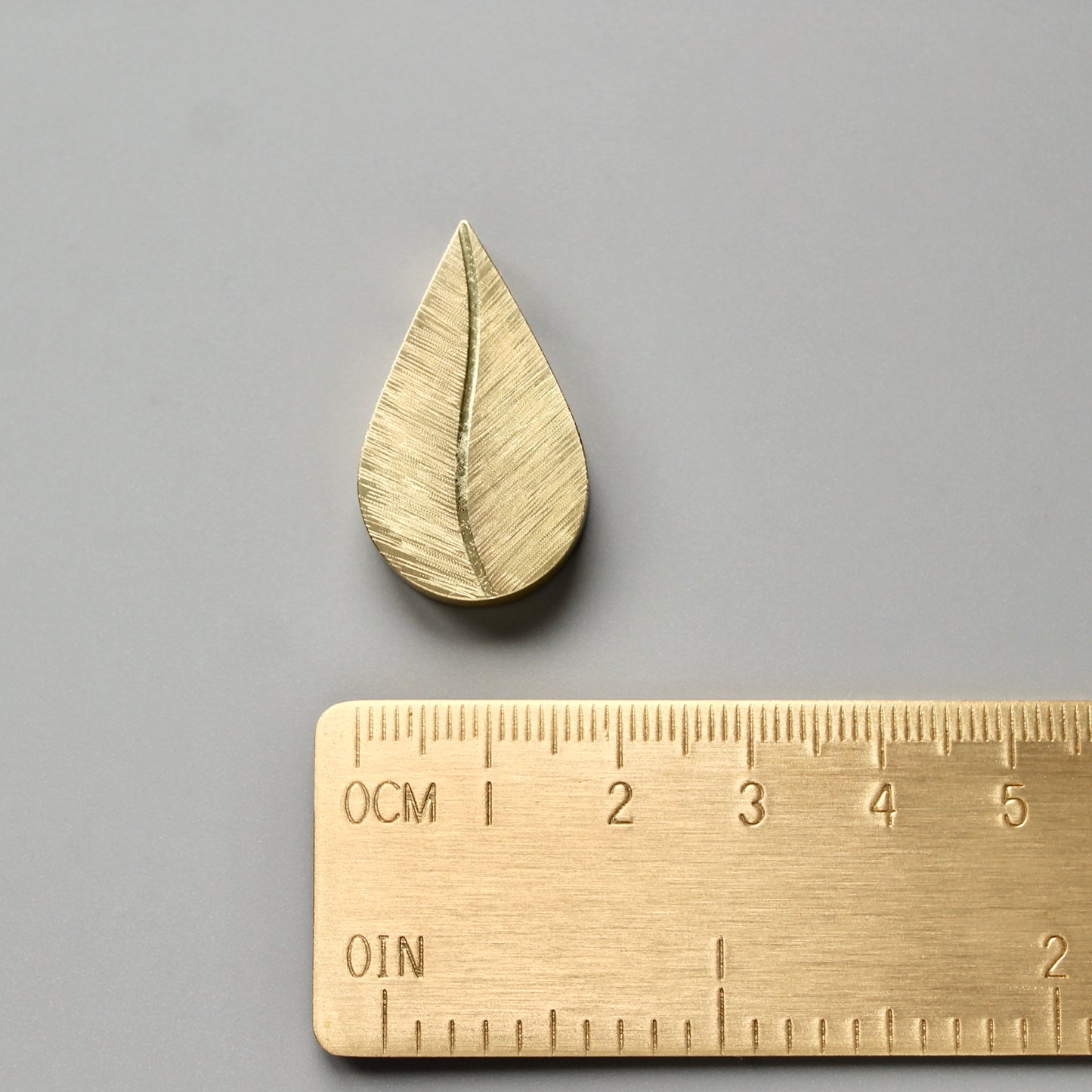 leaf necklace gold –floating charm locket in teardrop shape 18 carat yellow gold