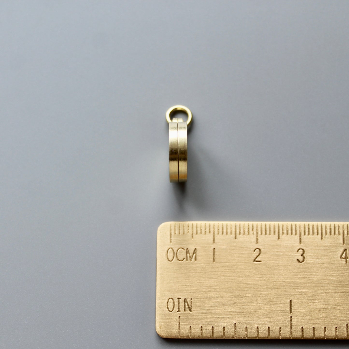 beautiful 18ct gold locket for two photos with stars