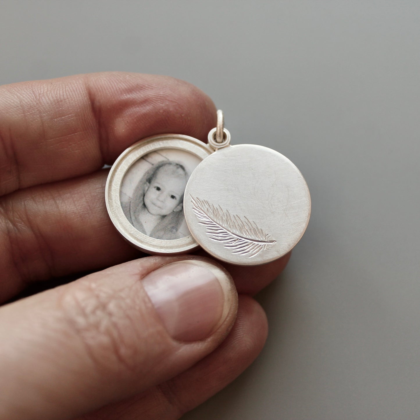 poetic feather locket Sterling Silver – photo pendant - remembrance locket