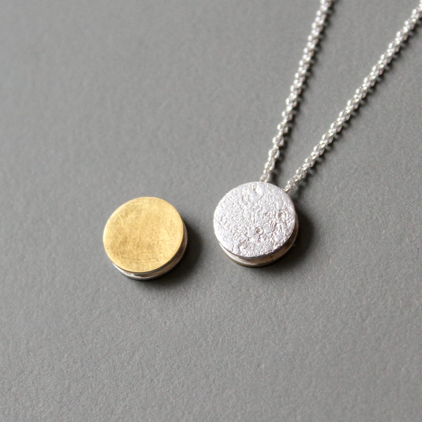 Sonne & Mond Kette mit Anhänger, Wende-Halskette Silber und Gold